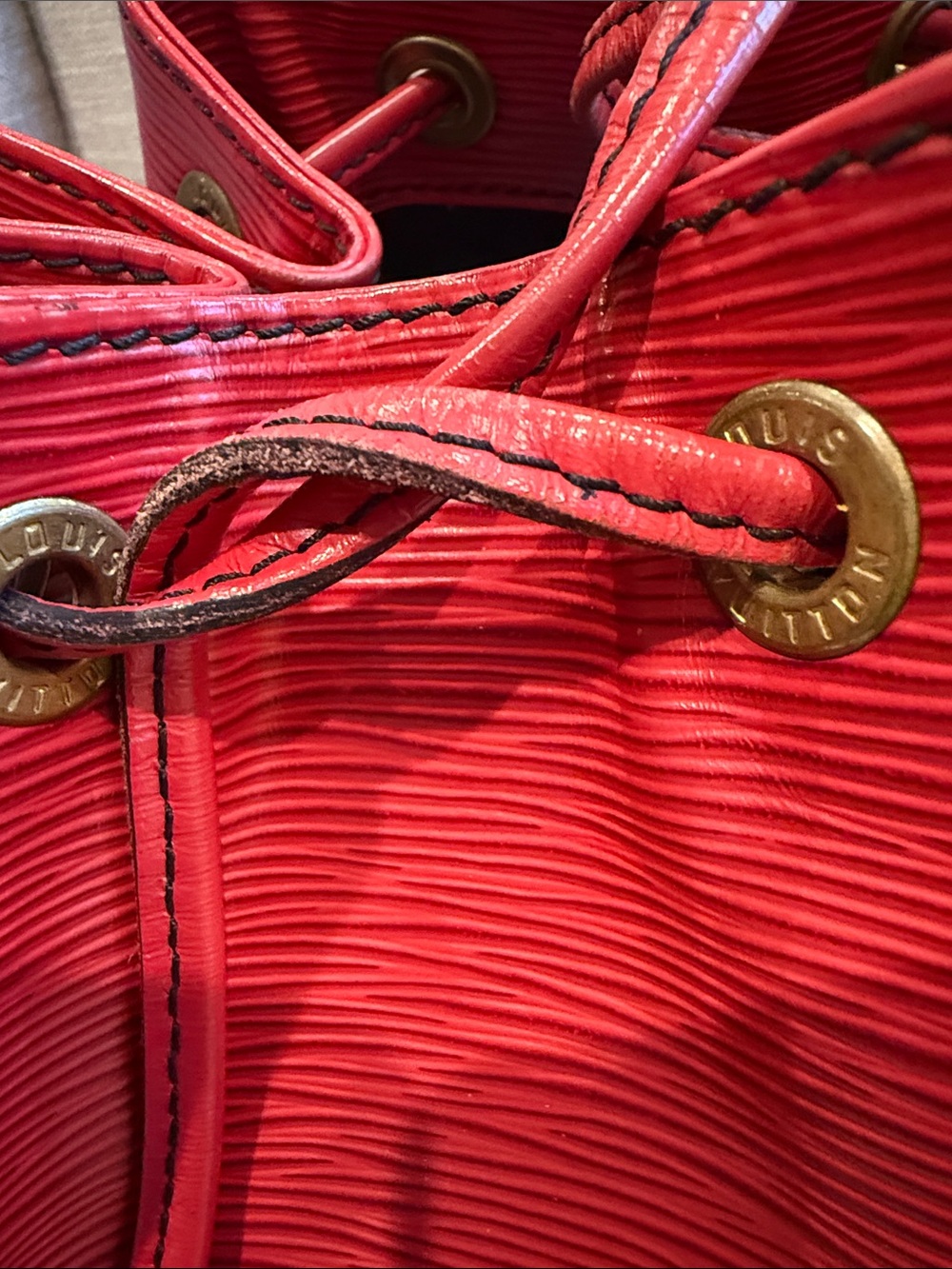 Louis Vuitton Epi Petit Noé Castilian Red Bucket Bag w/ Dust Bag - Picture 11 of 16